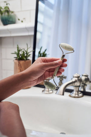 DUAL-ACTION JADE FACIAL ROLLER