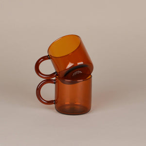 Tasses en verre ambré