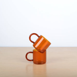 Tasses en verre ambré