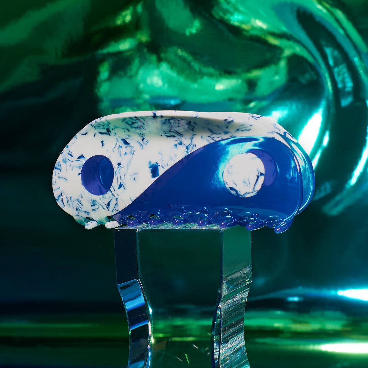 Delft Blue Yin-Yang Long Claw